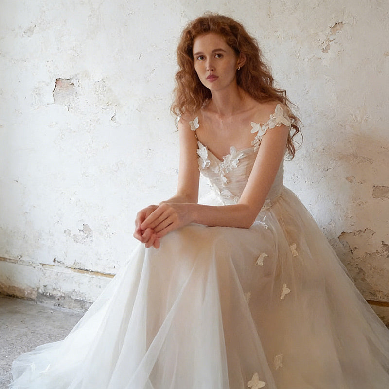 A-Linie Brautkleid in Elfenbein mit Schmetterlingen Boho-Hochzeitskleid aus Tüll mit Illusions-Ausschnitt 2-26w