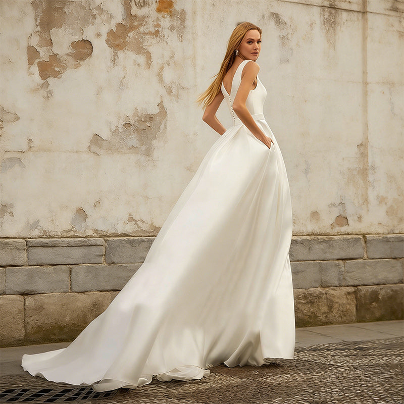 Satin-Brautkleid in A-Linie mit Taschen – Klassisches Hochzeitskleid mit V-Ausschnitt und breitem Taillenbund 32-44