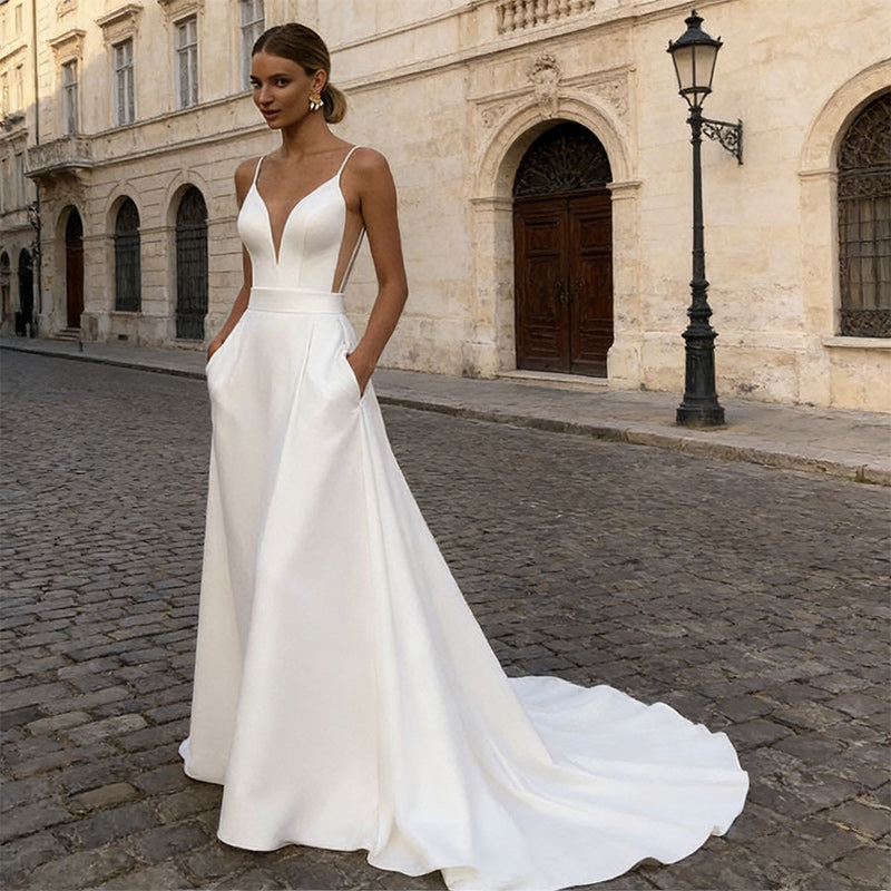 Verführerisches Satin-Brautkleid mit V-Ausschnitt und Spaghettiträgern – Rückenfreies A-Linien Hochzeitskleid 2-26W