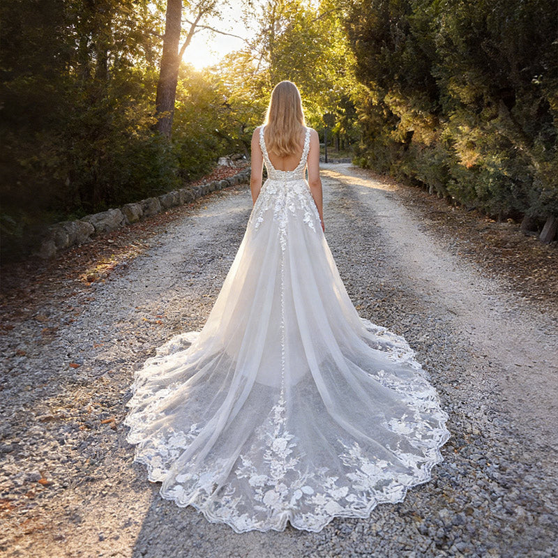 BHstyle Luxus Ball-Gown 3D-Blüten Sexy V-Ausschnitt Edel Spitze Anlassmode Weiß Ivory 2-24W