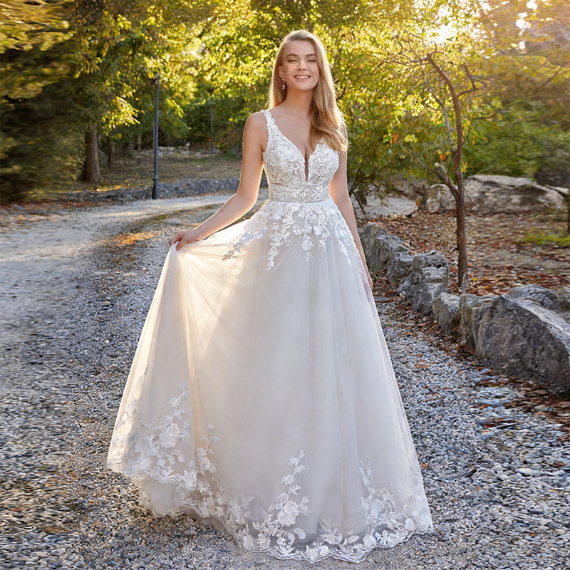 BHstyle Luxus Ball-Gown 3D-Blüten Sexy V-Ausschnitt Edel Spitze Anlassmode Weiß Ivory 2-24W
