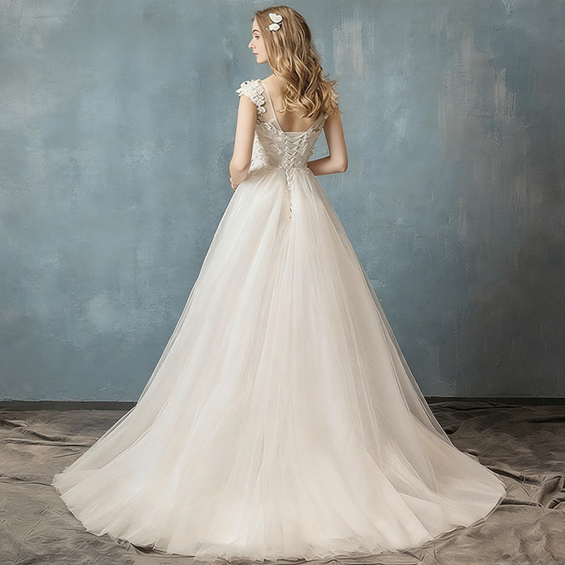 A-Linie Brautkleid in Elfenbein – Hochzeitskleid mit 3D-Blütenapplikationen und zartem Tüllrock