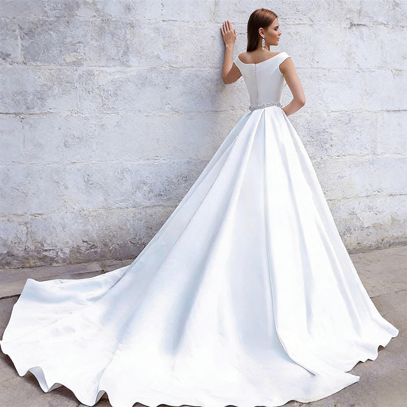 Prinzessin-Brautkleid in Weiß – Klassisches Hochzeitskleid aus Satin mit Carmen-Ausschnitt Kristall-Gürtel  2-26W