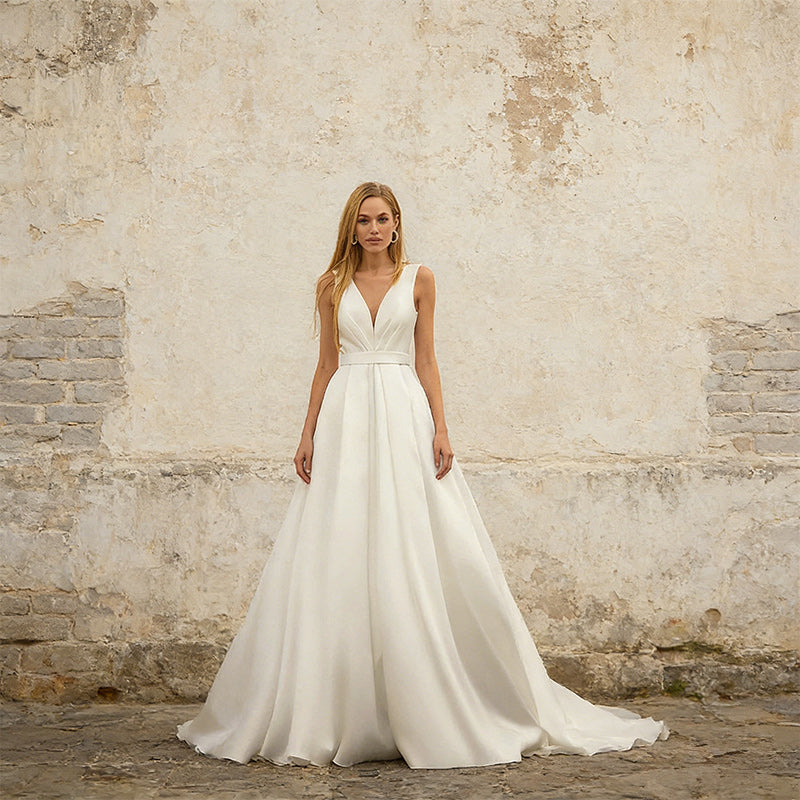 Satin-Brautkleid in A-Linie mit Taschen – Klassisches Hochzeitskleid mit V-Ausschnitt und breitem Taillenbund 32-44