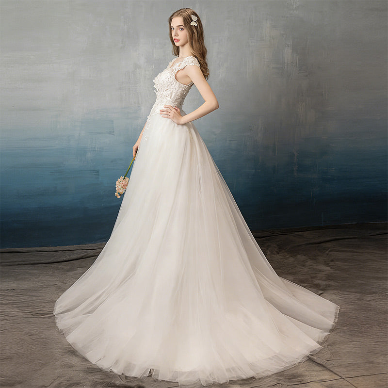 A-Linie Brautkleid in Elfenbein – Hochzeitskleid mit 3D-Blütenapplikationen und zartem Tüllrock