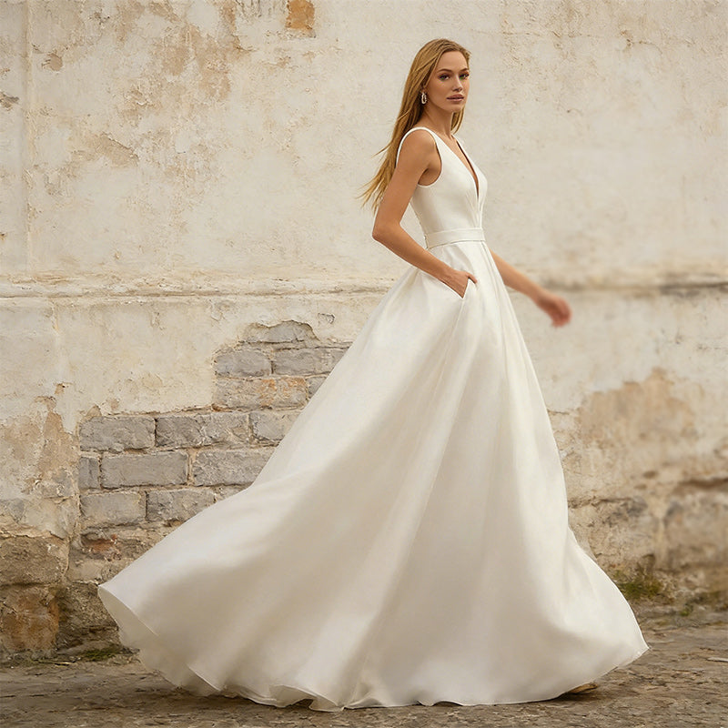 Satin-Brautkleid in A-Linie mit Taschen – Klassisches Hochzeitskleid mit V-Ausschnitt und breitem Taillenbund 32-44