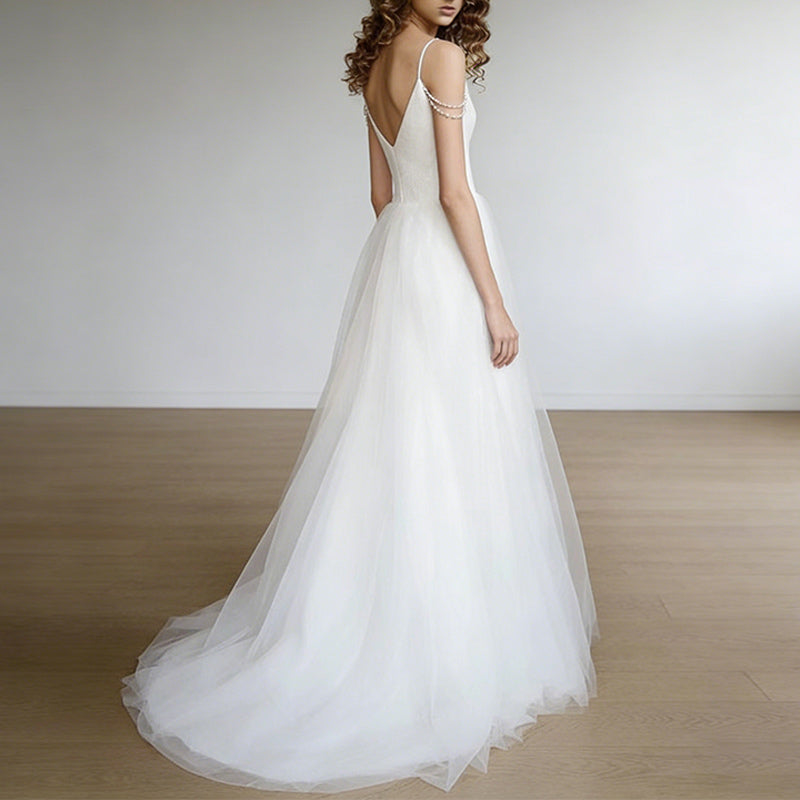 Modernes A-Linien Brautkleid in Weiß – Hochzeitskleid mit V-Ausschnitt Oberteil und Perlen-Schulterdetails 32-42