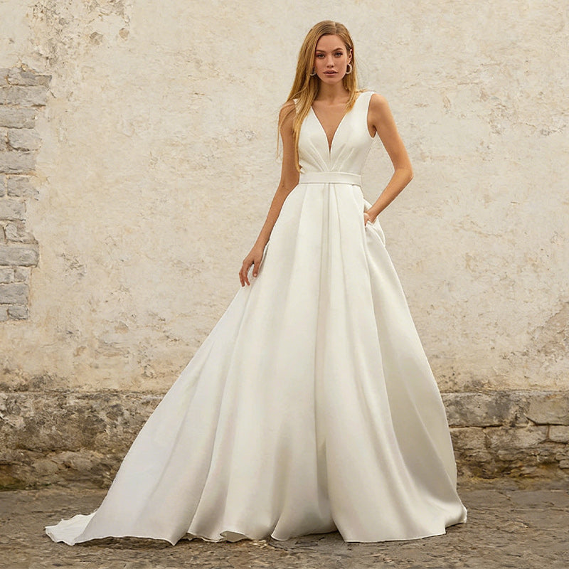 Satin-Brautkleid in A-Linie mit Taschen – Klassisches Hochzeitskleid mit V-Ausschnitt und breitem Taillenbund 32-44