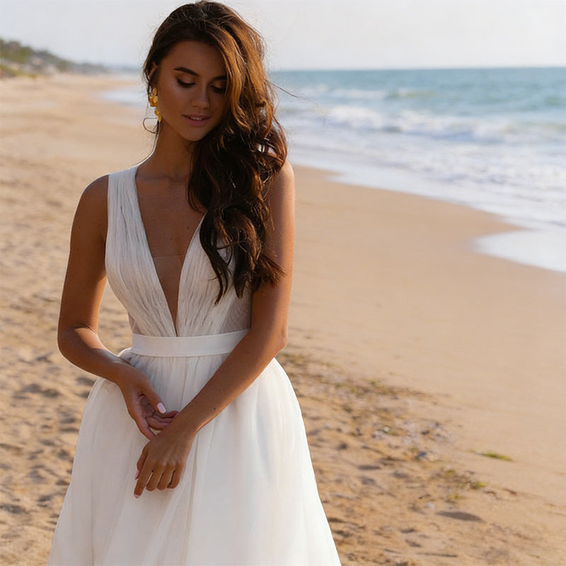 Strand-Brautkleid mit V-Ausschnitt und Plissee-Details A-Linie Elegantes Hochzeitskleid aus Tüll Elfenbein S-2XL